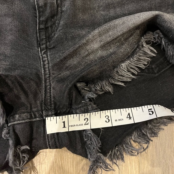 Black jean shorts size US 8 - Picture 4 of 7